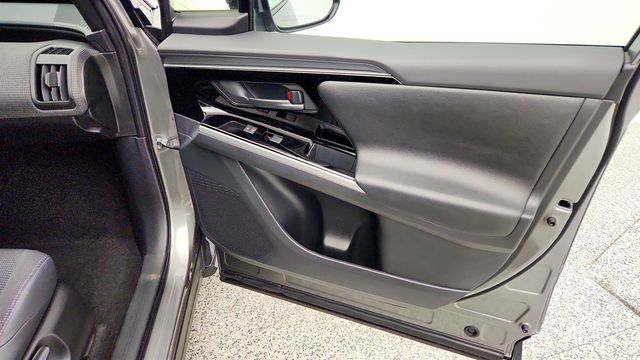 2025 Toyota bZ4X XLE FWD w/ Weather Package - 23041424 - 25
