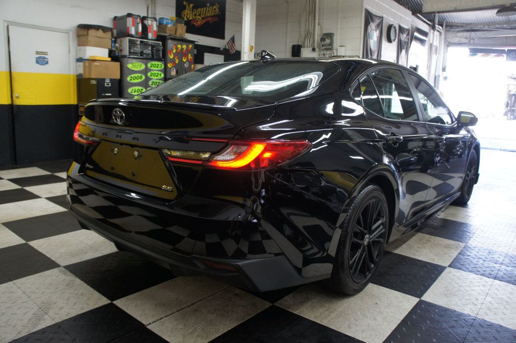 Toyota Camry photo 10