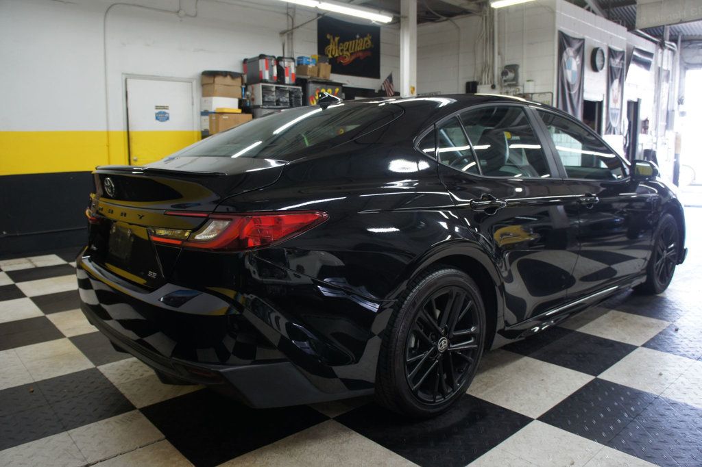 Toyota Camry photo 18