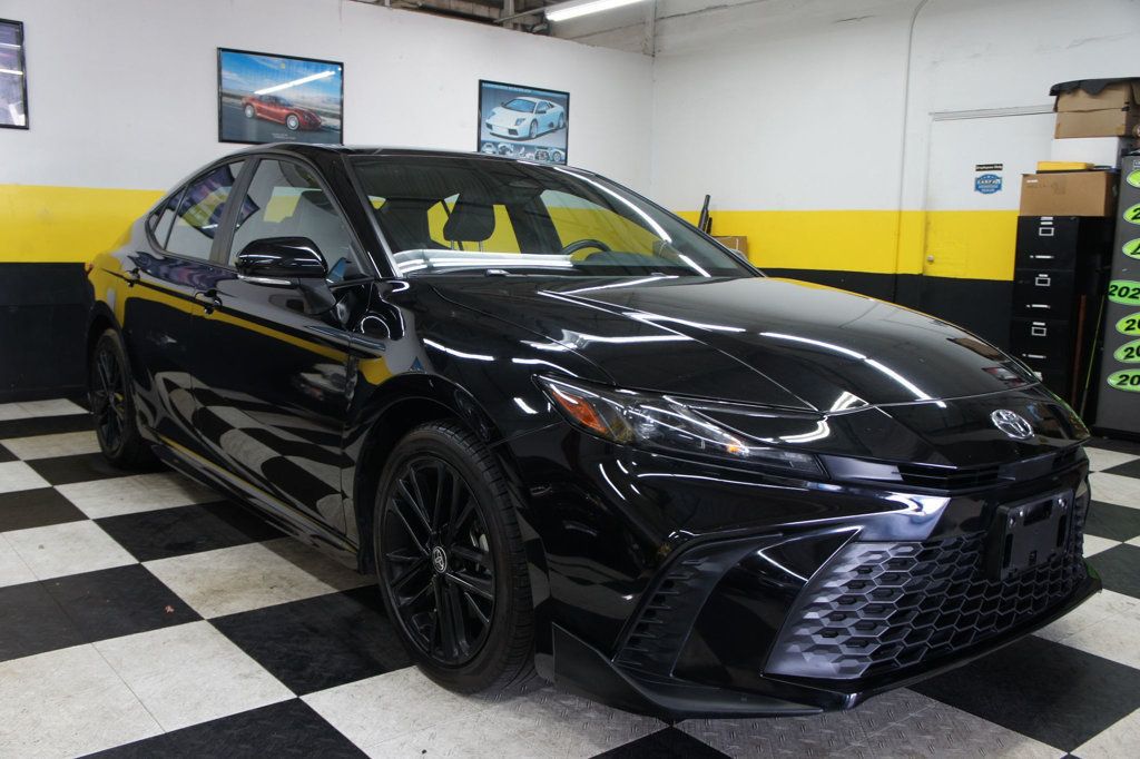 Toyota Camry photo 2