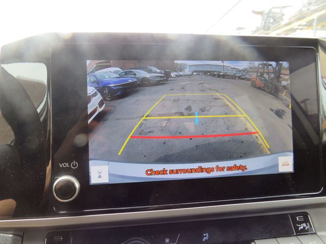 2025 Toyota Camry LE - 23013602 - 14