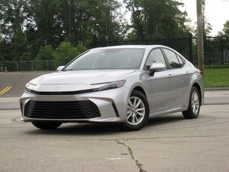 2025 Toyota Camry LE photo 3