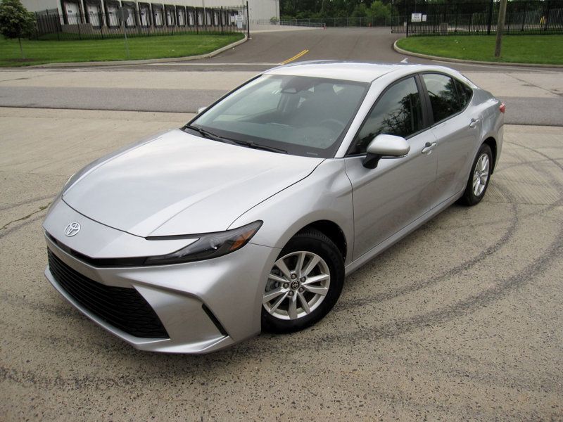2025 Toyota Camry LE photo 4