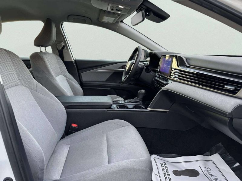 2025 Toyota Camry LE - 23038112 - 19