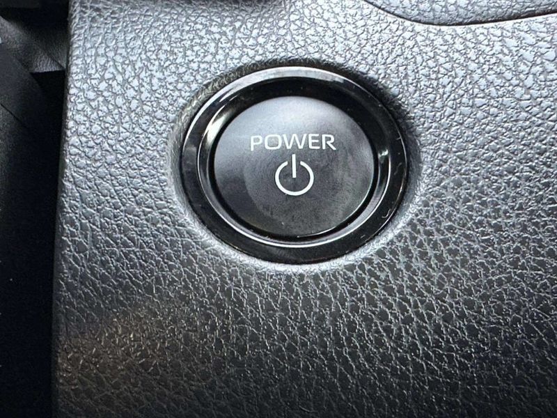 2025 Toyota Camry LE - 23038112 - 32