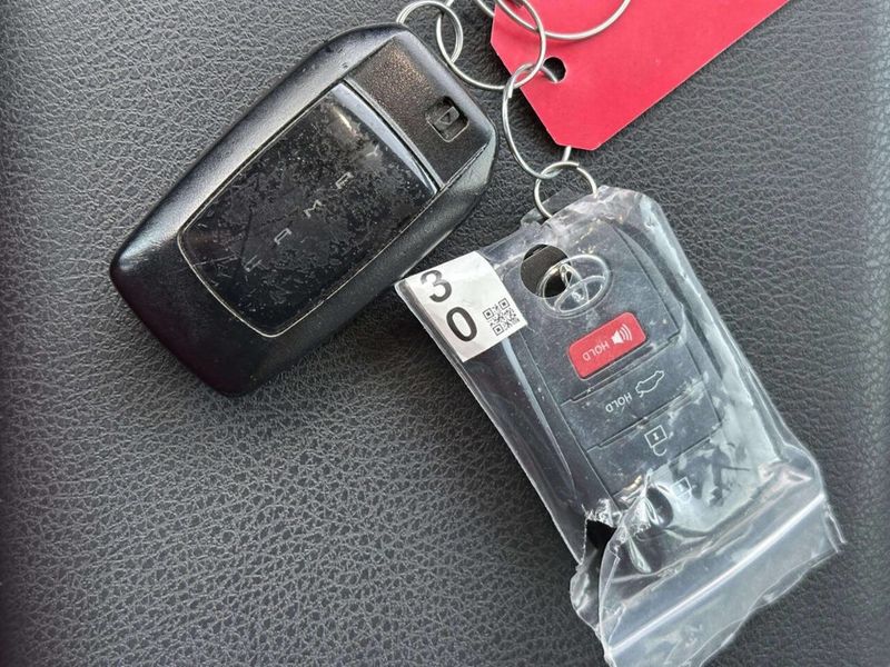 2025 Toyota Camry LE - 23038112 - 33