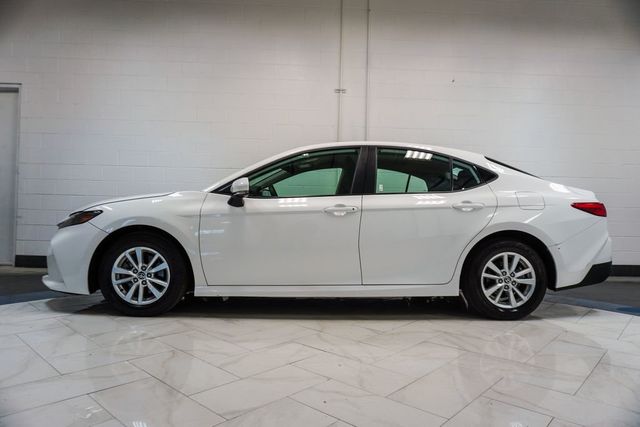 2025 Toyota Camry LE - 23010237 - 28