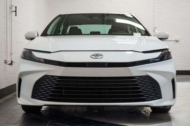 2025 Toyota Camry LE - 23010237 - 32