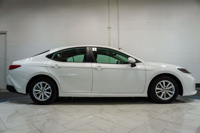 2025 Toyota Camry LE - 23086352 - 29