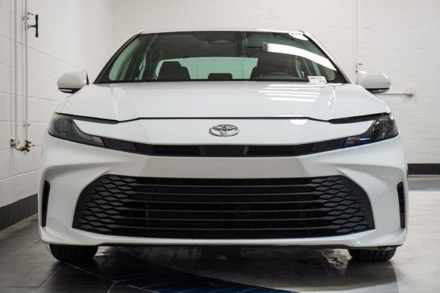 2025 Toyota Camry LE - 23086352 - 32