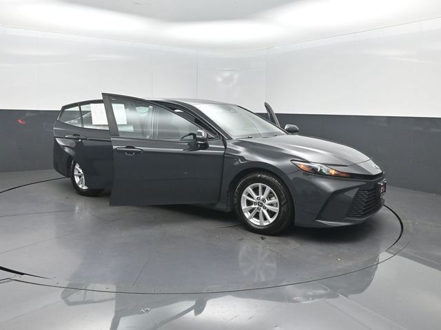 2025 Toyota Camry LE - 23062770 - 31