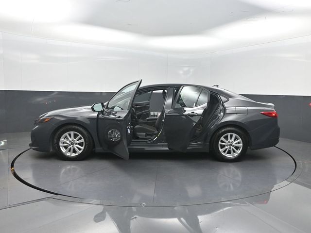 2025 Toyota Camry LE - 23062770 - 32