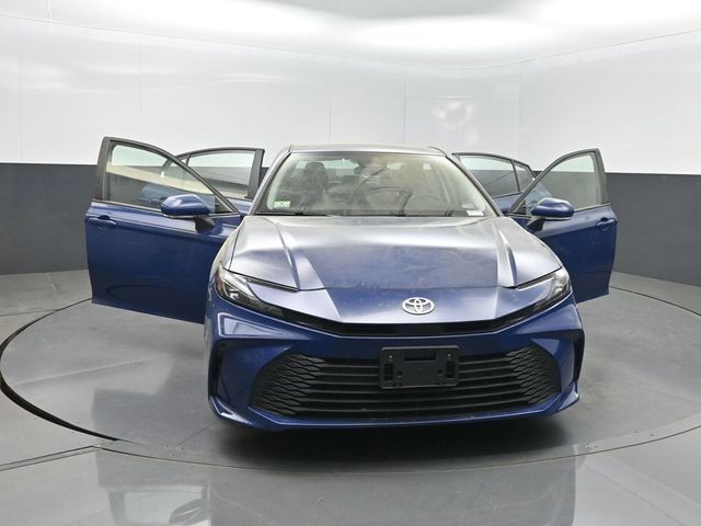 2025 Toyota Camry LE - 22995115 - 37