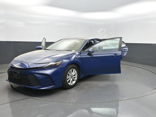 2025 Toyota Camry LE - 22995115 - 40