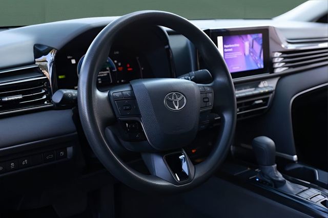 2025 Toyota Camry LE - 23055070 - 31
