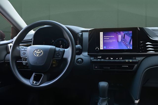 2025 Toyota Camry LE - 23055070 - 41
