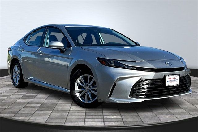 2025 Toyota Camry LE photo 3