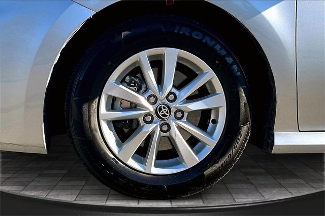 2025 Toyota Camry LE - 22931251 - 34