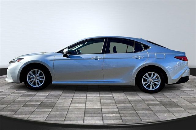 2025 Toyota Camry LE photo 4
