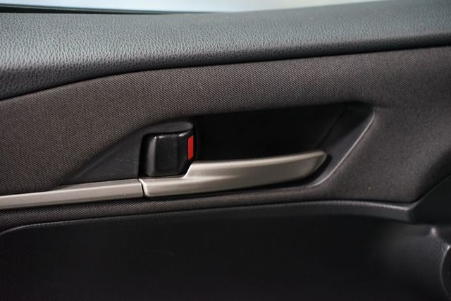 2025 Toyota Camry LE - 23020526 - 31