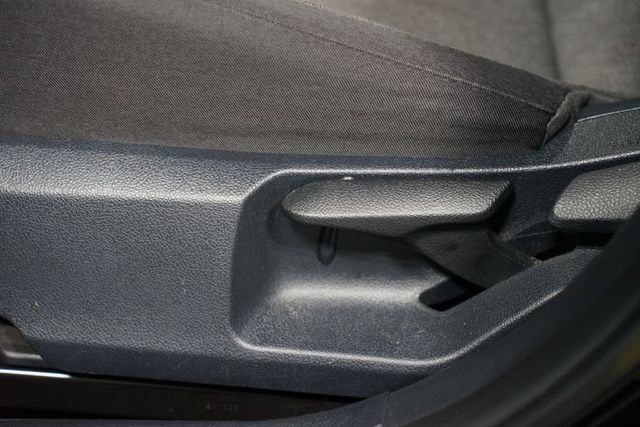 2025 Toyota Camry LE - 23020526 - 32