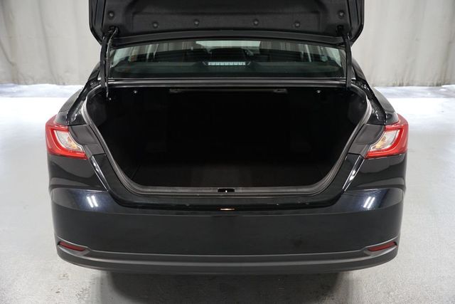 2025 Toyota Camry LE - 23020526 - 33