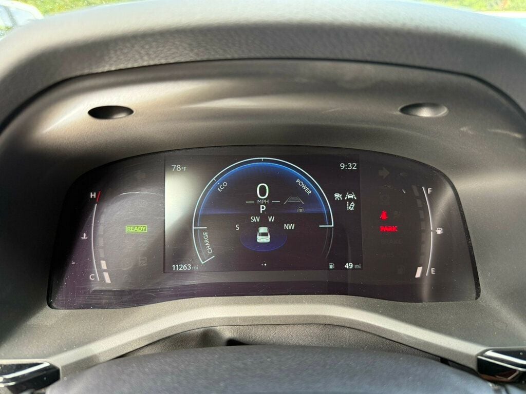 2025 Toyota Camry LE photo 4