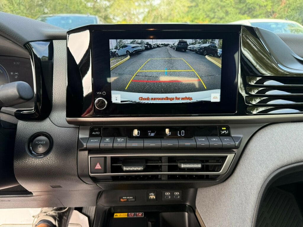 2025 Toyota Camry LE photo 6