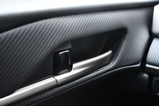 2025 Toyota Camry SE - 22971173 - 19