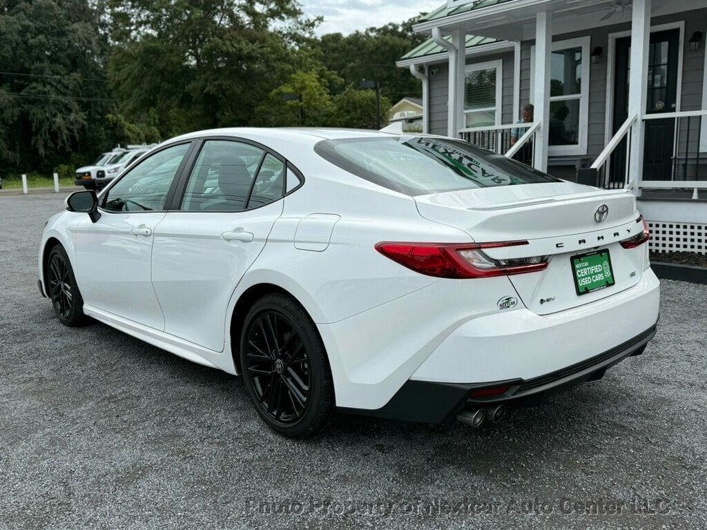 2025 Toyota Camry SE photo 3