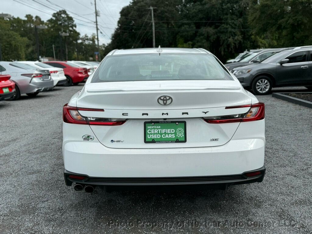 2025 Toyota Camry SE photo 4