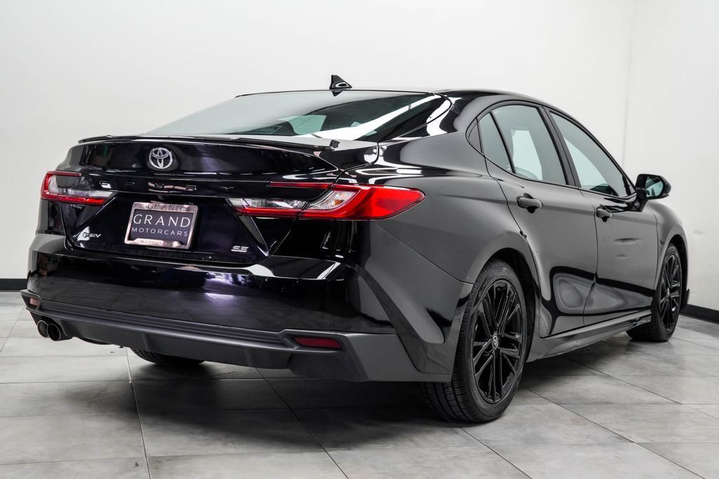 Toyota Camry photo 13
