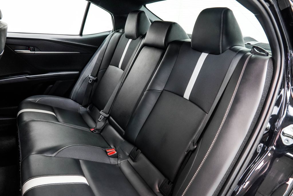 Toyota Camry photo 17