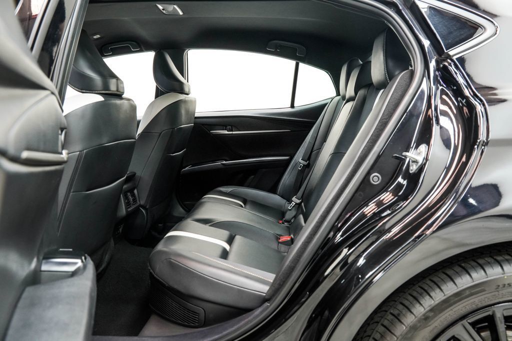 Toyota Camry photo 18