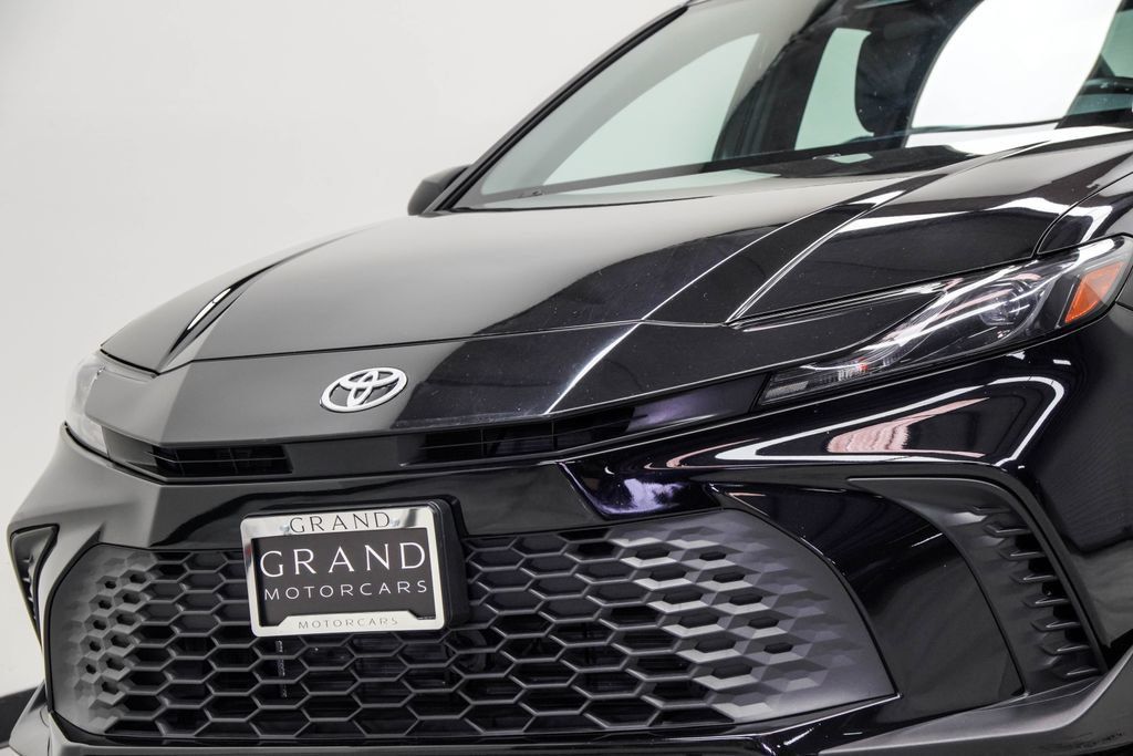 Toyota Camry photo 2