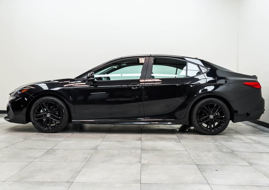 Toyota Camry photo 9
