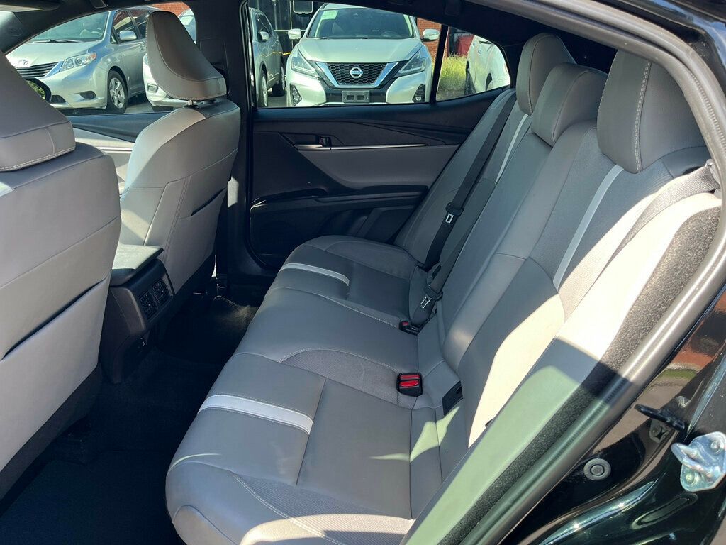 2025 Toyota Camry SE - 22929390 - 11