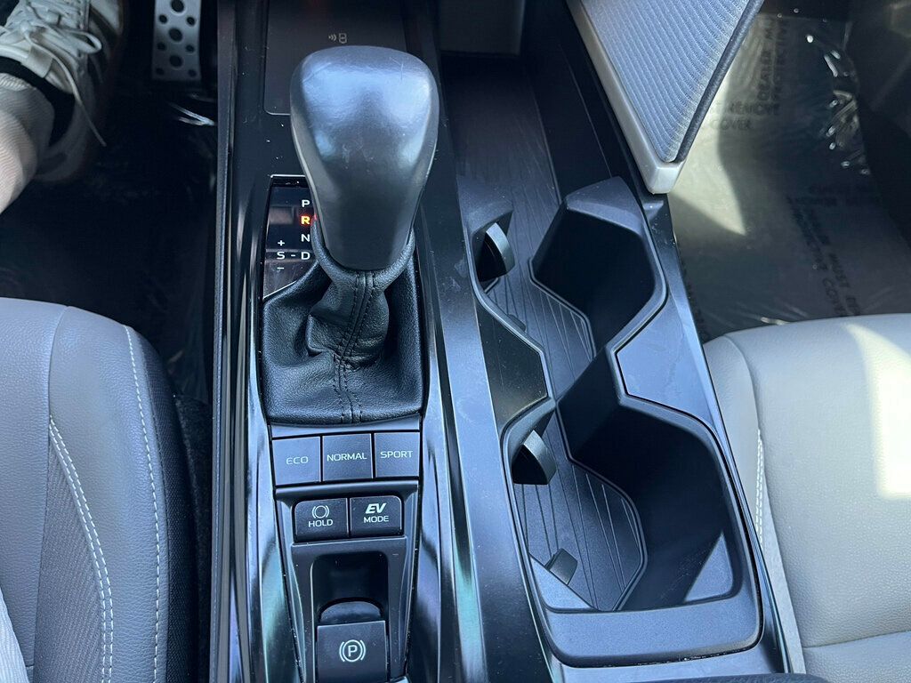 2025 Toyota Camry SE - 22929390 - 16