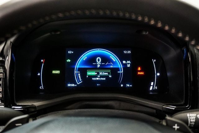 2025 Toyota Camry SE - 22951716 - 31