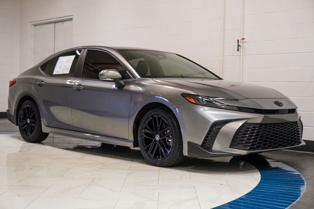 2025 Toyota Camry SE photo 3