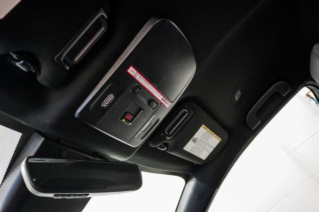 2025 Toyota Camry SE - 22981965 - 25