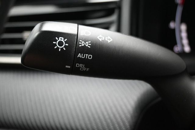 2025 Toyota Camry SE - 23031058 - 19