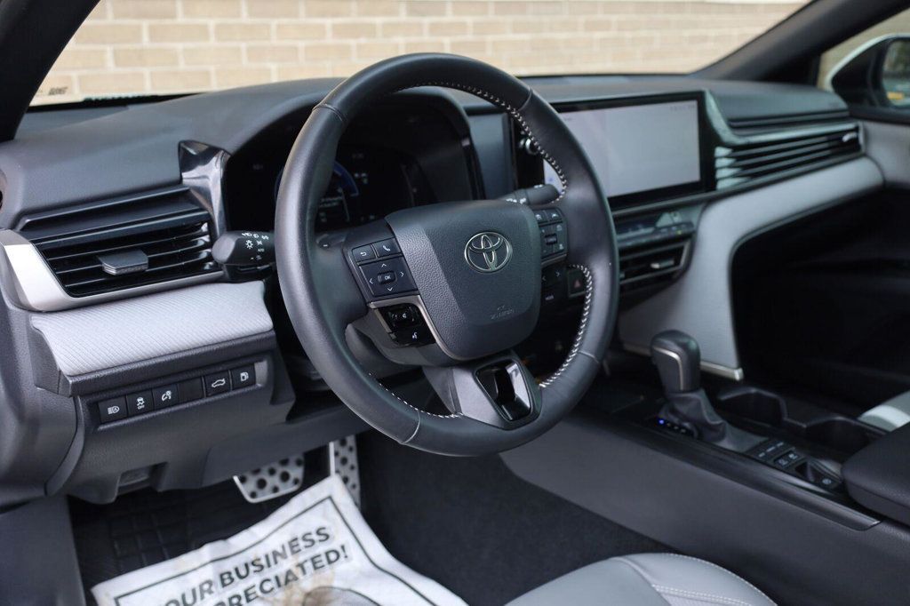 Toyota Camry photo 16