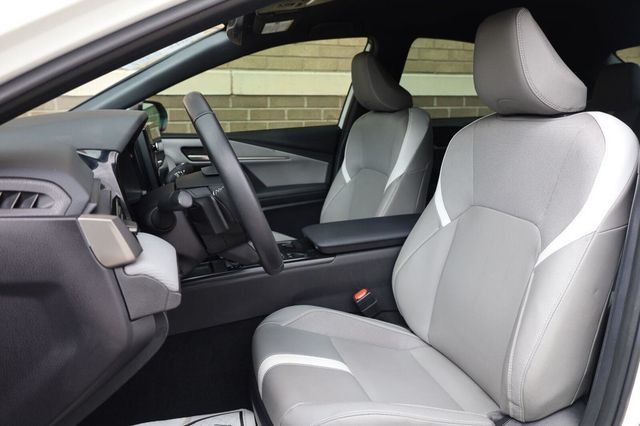 2025 Toyota Camry SE - 23087908 - 17
