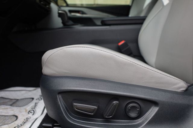 2025 Toyota Camry SE - 23087908 - 18