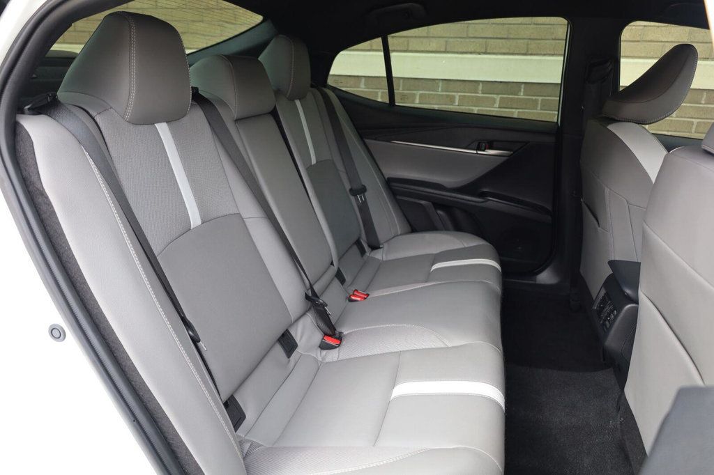 Toyota Camry photo 24