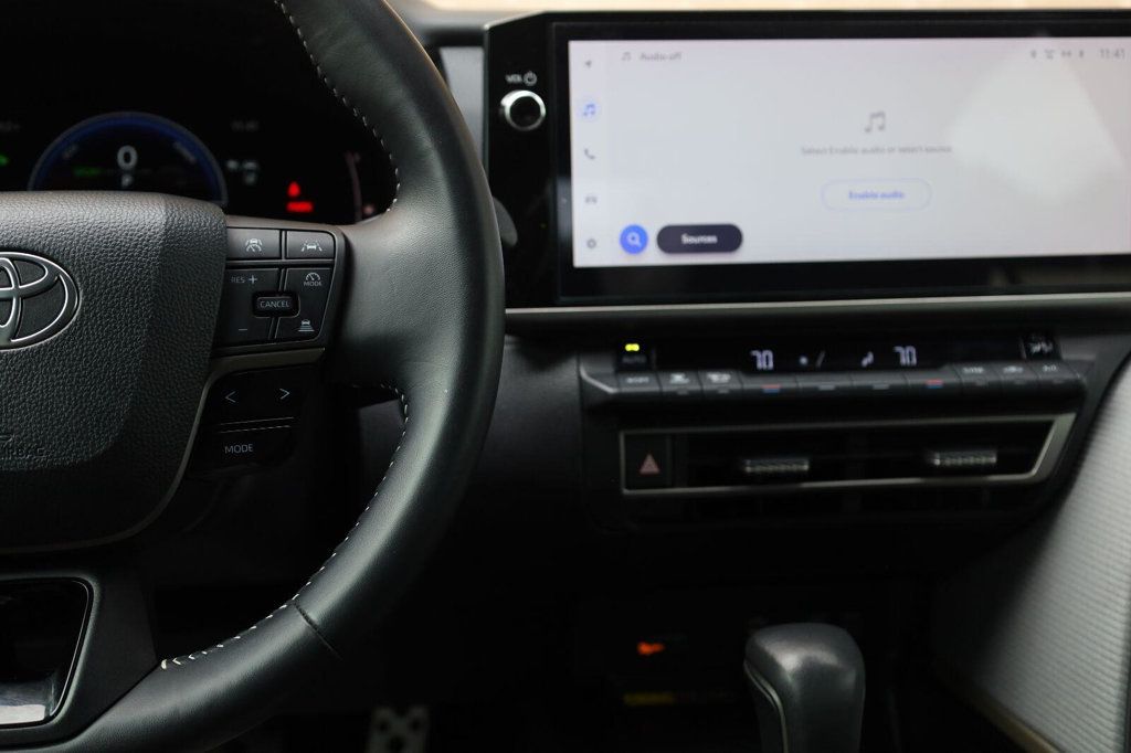 Toyota Camry photo 33