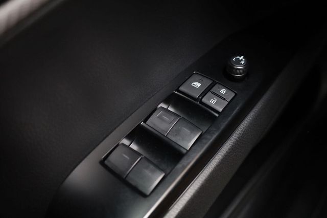 2025 Toyota Camry SE - 23087908 - 36