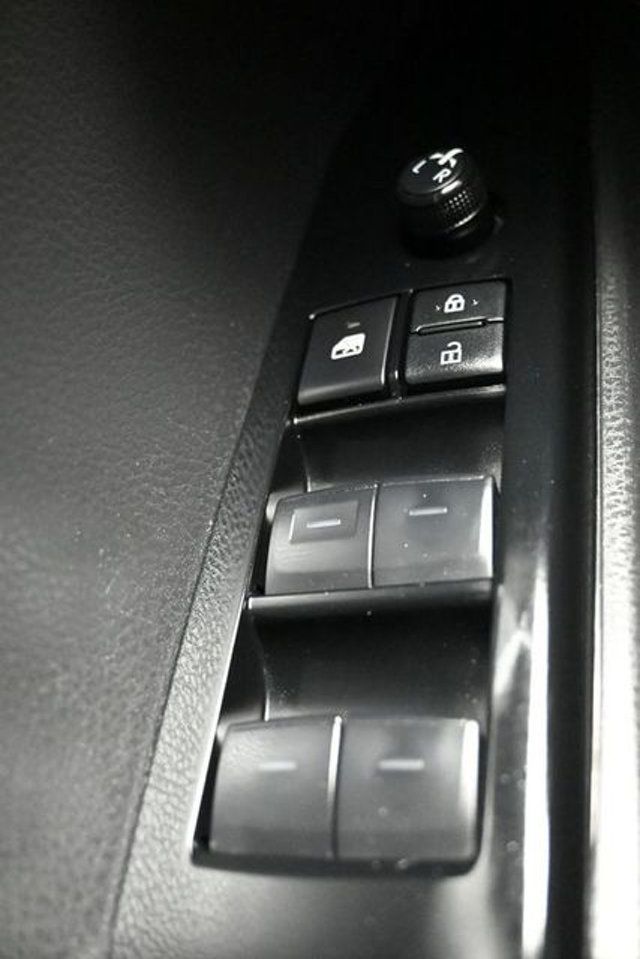 2025 Toyota Camry SE - 23051441 - 28