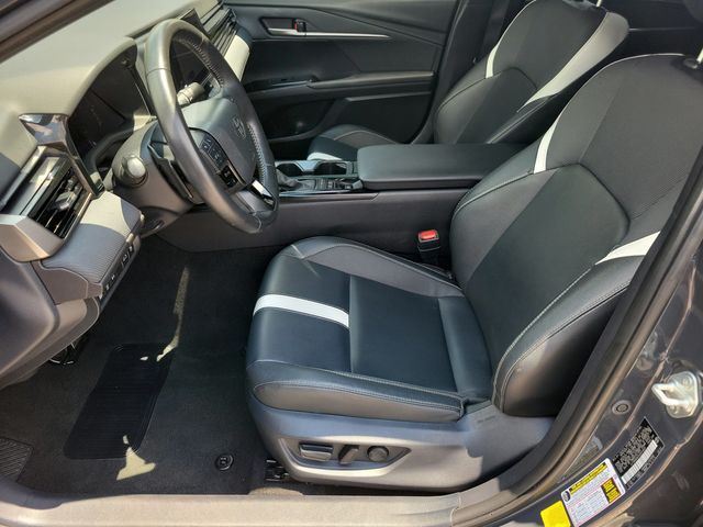 2025 Toyota Camry SE - 23034103 - 3